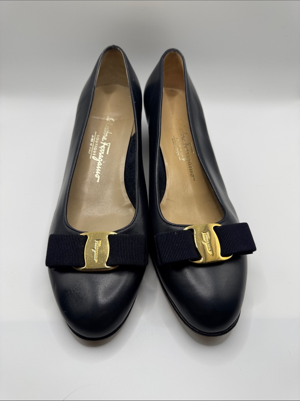 Salvatore Ferragamo navy blue Leather Vara Bow Pumps with Gold Buckle - Picture 3 of 13
